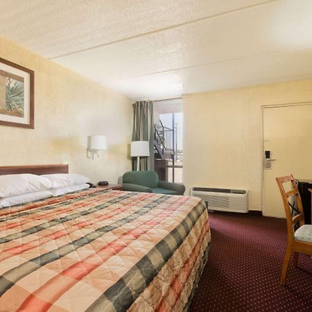 Knights Inn Brenham Ngoại thất bức ảnh